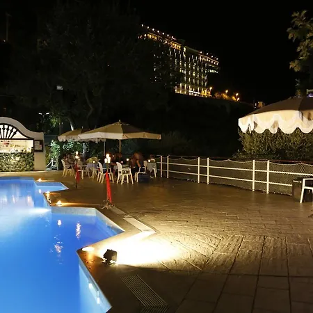 캠핑 누베 다르젠토 캠프장 소렌토